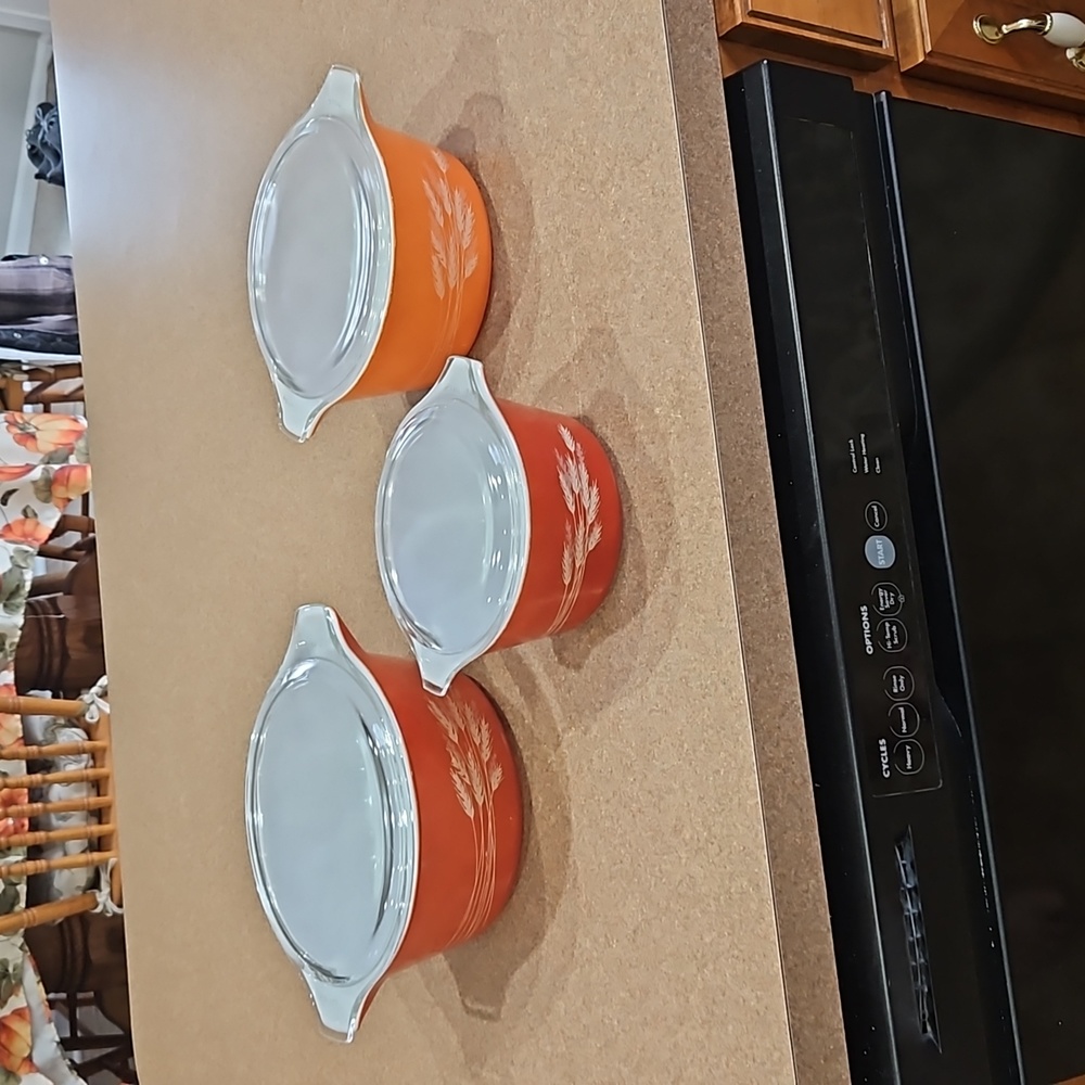 Vintage Pyrex Autumn Harvest Set of 3 Nesting Casserole Dishes with Lids!!!